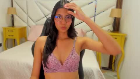 Snapshot of _skinnydoll chatting on 11, 9, 2025 Lana  online show from 11, 9, 2025