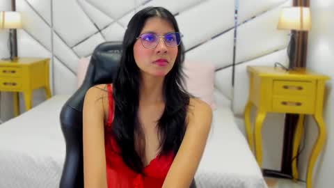 Snapshot of _skinnydoll chatting on 12, 9, 2025 Lana  online show from 12, 9, 2025