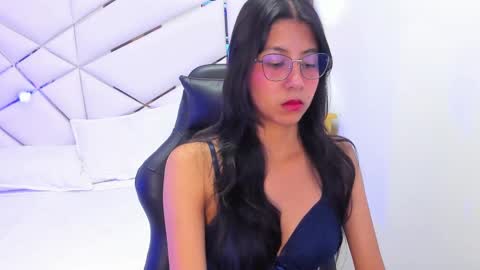 Snapshot of _skinnydoll chatting on 19, 9, 2025 Lana  online show from 19, 9, 2025