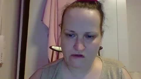 Snapshot of _squirty_pussyyy_ chatting on 25, 2, 2025 Melisa online show from 25, 2, 2025