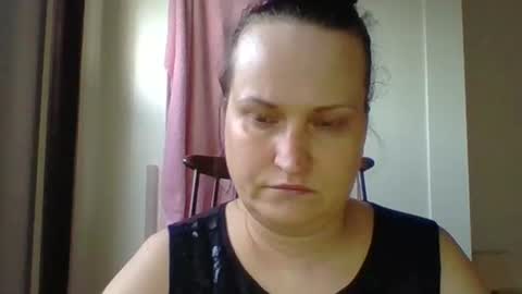 Snapshot of _squirty_pussyyy_ chatting on 4, 3, 2025 Melisa online show from 4, 3, 2025