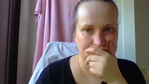 Snapshot of _squirty_pussyyy_ chatting on 8, 3, 2025 Melisa online show from 8, 3, 2025