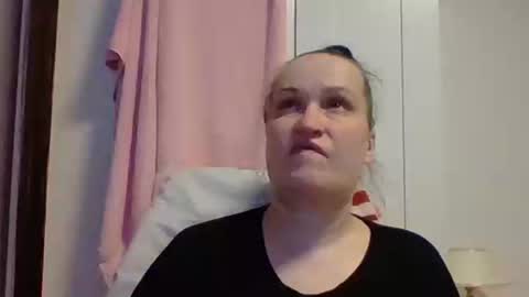 Snapshot of _squirty_pussyyy_ chatting on 8, 3, 2025 Melisa online show from 8, 3, 2025