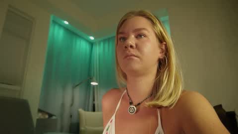 Annie online show from 30, 10, 2025