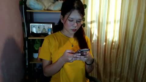 Snapshot of _urpetitegirl chatting on 12, 6, 2026 _urpetitegirl online show from 12, 6, 2026