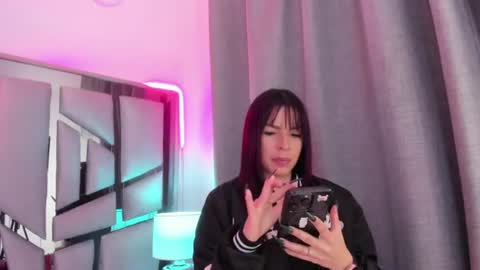 _valeria_saenz_ online show from 25, 6, 2026