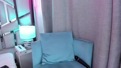 _valeria_saenz_ online show from 24, 7, 2026