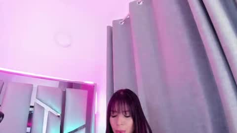 _valeria_saenz_ online show from 27, 7, 2026