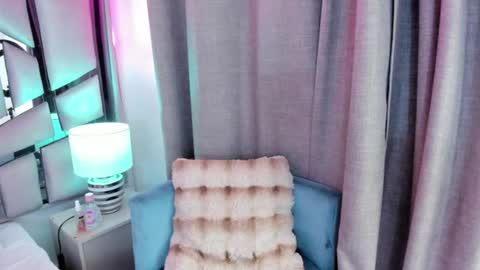 _valeria_saenz_ online show from 30, 7, 2026