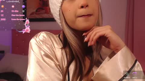 Snapshot of _victoria_florez chatting on 15, 1, 2025 VICTORIA online show from 15, 1, 2025