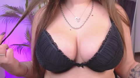 Snapshot of _wendy_evans_ chatting on 25, 1, 2025 Wendy online show from 25, 1, 2025