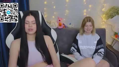 Snapshot of _wifi_ chatting on 5, 3, 2026 Fiona and Wayne online show from 5, 3, 2026