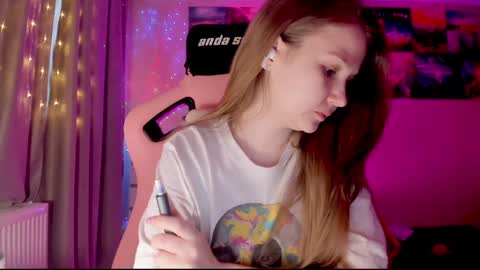 Snapshot of _witch__ chatting on 12, 1, 2025 Enni online show from 12, 1, 2025