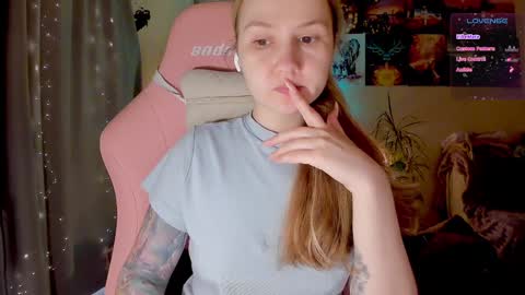 Snapshot of _witch__ chatting on 10, 9, 2025 Enni online show from 10, 9, 2025