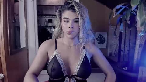 Snapshot of _xcherrycrushx_ chatting on 28, 2, 2025 Nadien online show from 28, 2, 2025