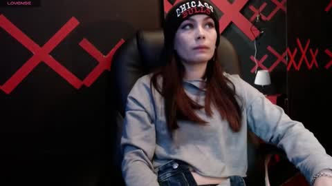 Yuyi online show from 22, 2, 2025