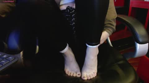 Yuyi online show from 8, 3, 2025