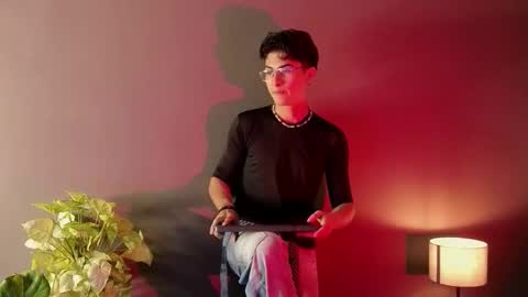 Aaron Ezequiel online show from 26, 11, 2025