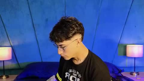 Aaron Ezequiel online show from 26, 11, 2025