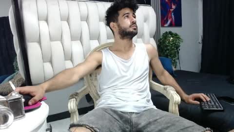 aaron_jones_1 online show from 21, 4, 2026