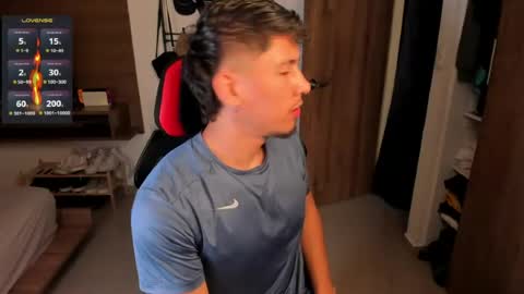 Snapshot of aaronfox_ chatting on 22, 7, 2026 AARON online show from 22, 7, 2026