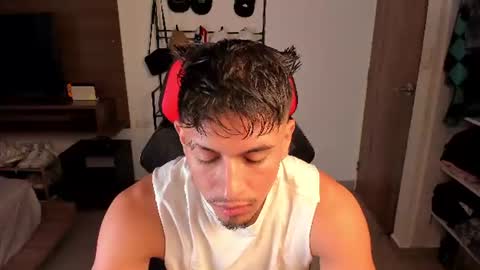 Snapshot of aaronfox_ chatting on 31, 7, 2026 AARON online show from 31, 7, 2026