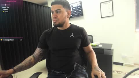 ig aaron hunter123 online show from 17, 3, 2026