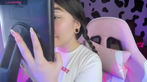 April online show from 6, 11, 2025