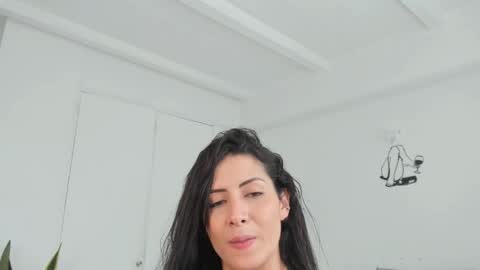 Laura  online show from 30, 4, 2026