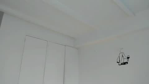 Laura  online show from 10, 6, 2026