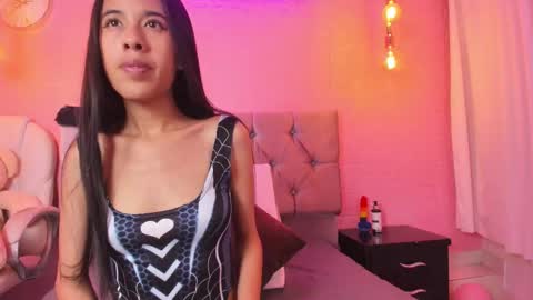 Naomy king  online show from 2, 10, 2025