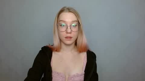 Snapshot of abbymoore__ chatting on 4, 1, 2025 Abby Lovense is active online show from 4, 1, 2025