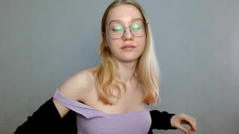 Snapshot of abbymoore__ chatting on 22, 2, 2025 Abby Lovense is active online show from 22, 2, 2025