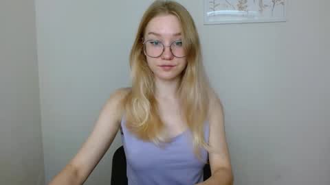 Snapshot of abbymoore__ chatting on 21, 9, 2025 Abby Lovense is active online show from 21, 9, 2025