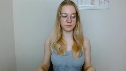 Snapshot of abbymoore__ chatting on 23, 9, 2025 Abby Lovense is active online show from 23, 9, 2025