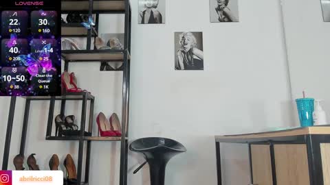 Abril  online show from 29, 12, 2024