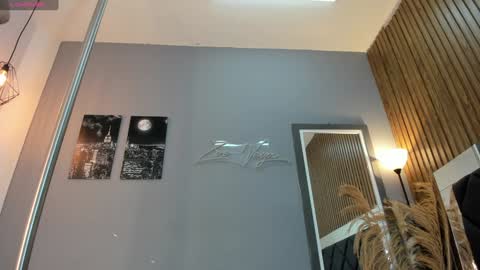 Abril  online show from 9, 2, 2025