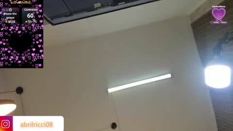 Abril  online show from 10, 3, 2025