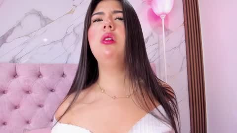 Abril online show from 7, 5, 2026