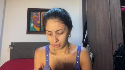 abrilsantosxo online show from 4, 4, 2026
