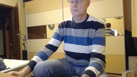 Snapshot of ach471 chatting on 1, 1, 2025 ach471 online show from 1, 1, 2025