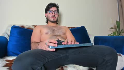 R. online show from 12, 1, 2025