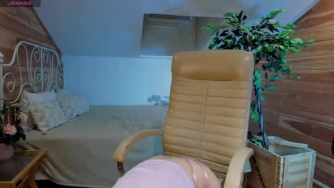 Snapshot of adalyn_glow chatting on 4, 4, 2026 Adalyn online show from 4, 4, 2026