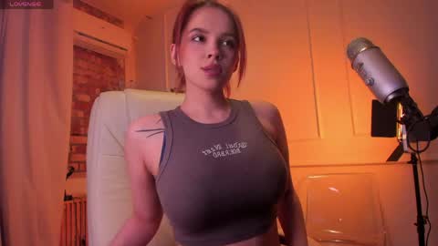 Snapshot of adalyn_glow chatting on 18, 4, 2026 Adalyn online show from 18, 4, 2026