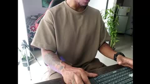 Adam Valencia online show from 25, 6, 2026