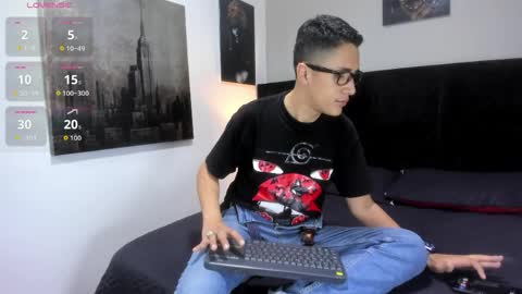 adam_walker_1 online show from 19, 5, 2026