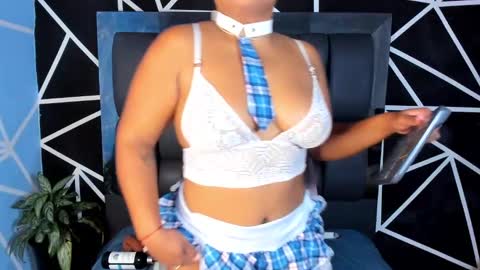 Snapshot of adams_cloe chatting on 4, 3, 2025 Cloe Adams  online show from 4, 3, 2025