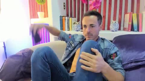 Im Adams Sanz online show from 3, 2, 2026