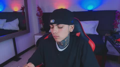 AdamsWalkerr  online show from 8, 5, 2026