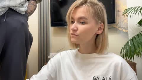 Snapshot of adele_nick2202 chatting on 2, 11, 2025 Adele Nick online show from 2, 11, 2025